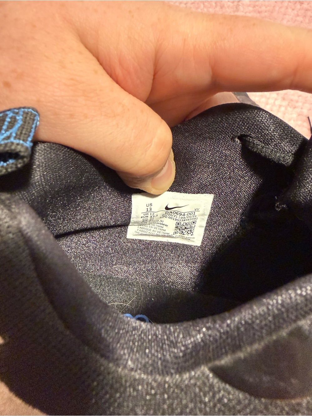 Nike Black Sneakers with Blue Accents - Picture 5 of 5